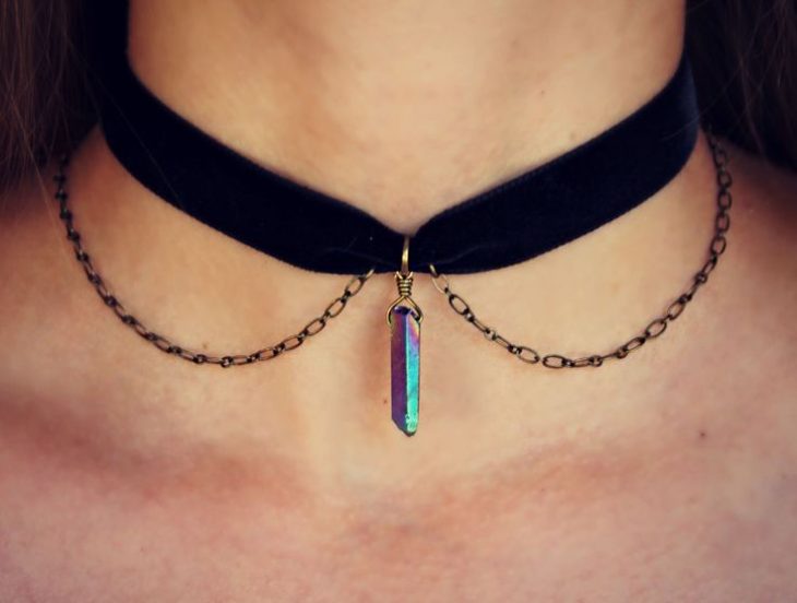 gargantilla chocker con dije holografico