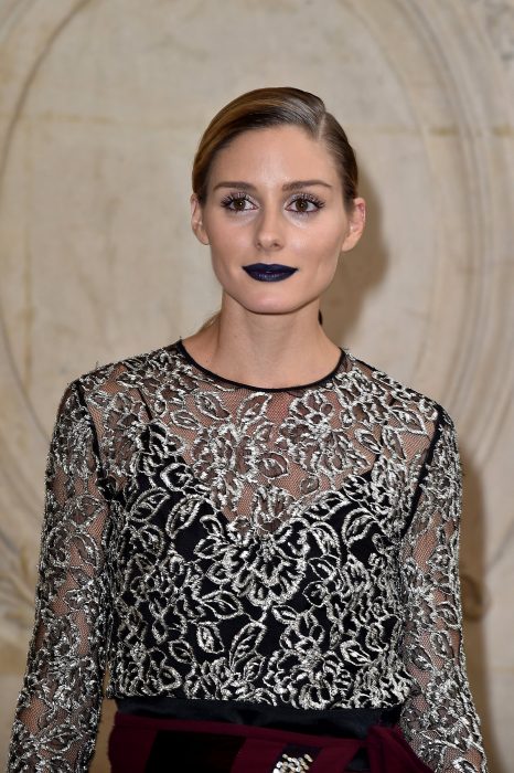 Olivia palermo con unos labios en color negro 