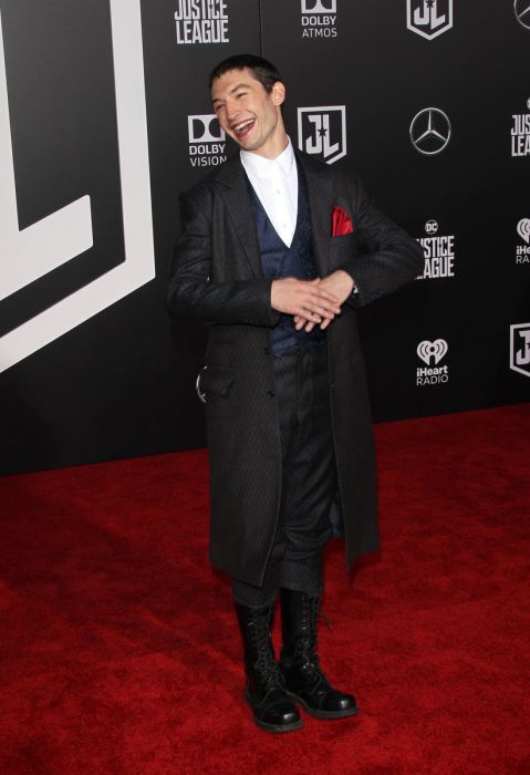 Ezra Miller estreno Liga de la Justicia en Los Angeles