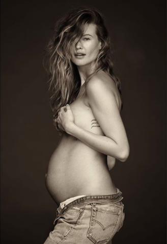 Famosas que hicieron una sesión de fotos extravangante para anunciar su embarazo 