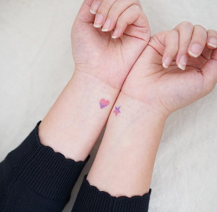 tatuajes miniatura de estrella y corazón