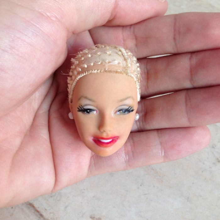 barbie sin cabello