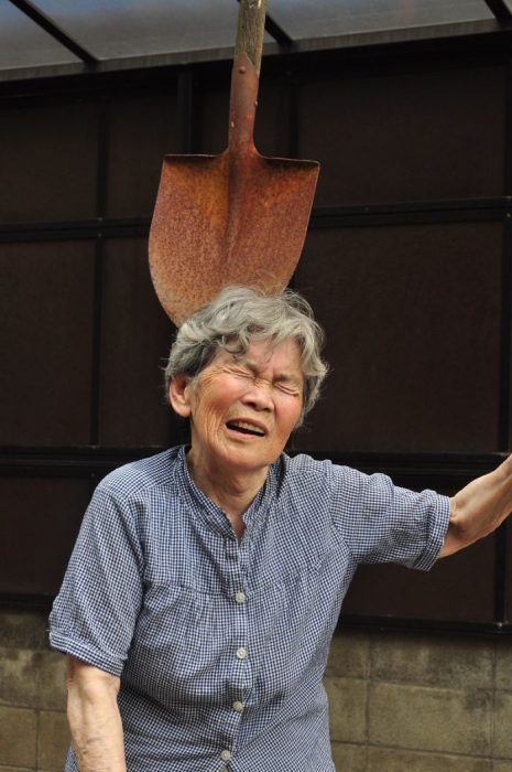 Abuela que se toma divertidas selfies en japón 