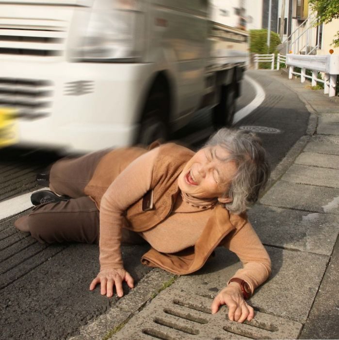 Abuela que se toma divertidas selfies en japón 