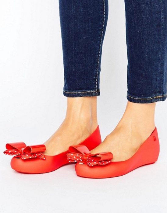 flats rojos con moños 