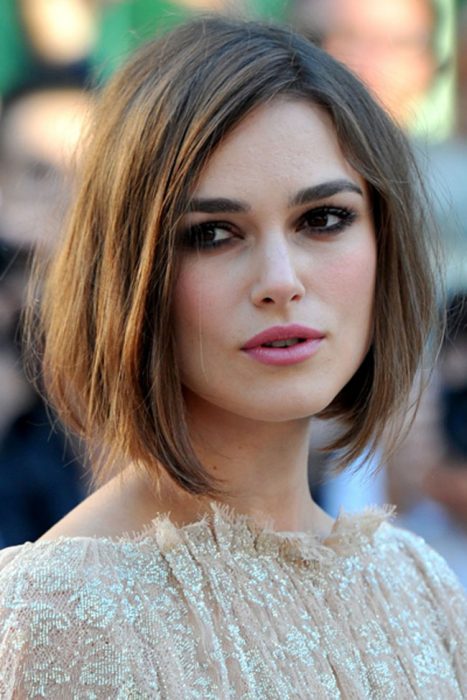  Keira Knightley usando una peluca 