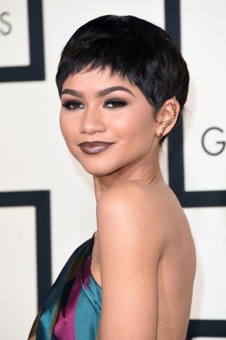 Zendaya usando una peluca pixi