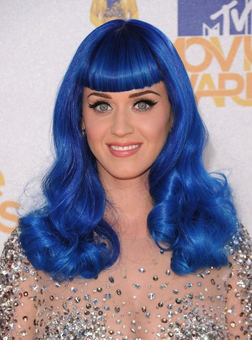 Katy Perry con peluca 