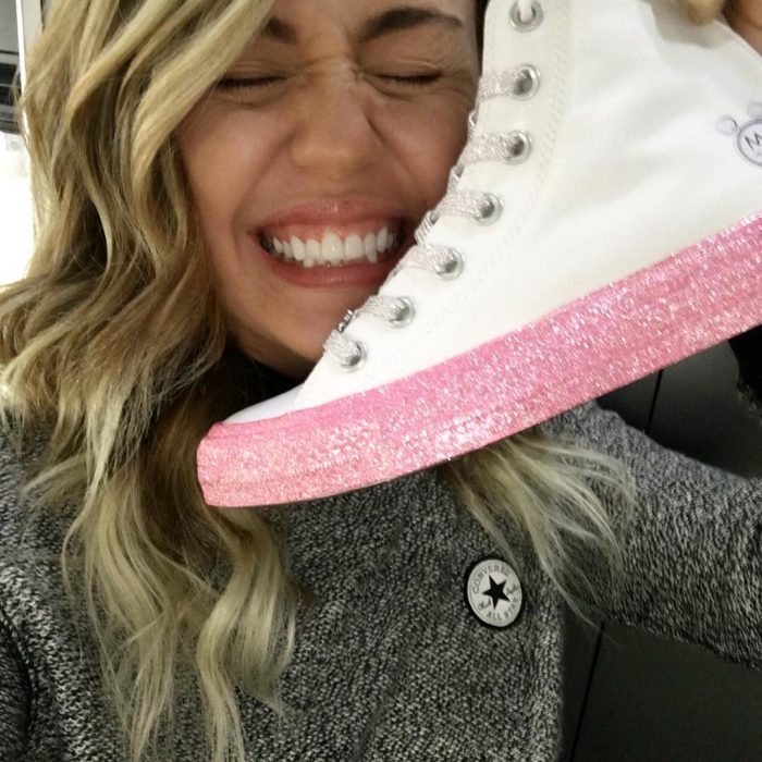 miley cyrus y converse