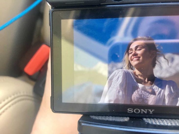 Billy ray cyrus felicitando a su hija por su boda 