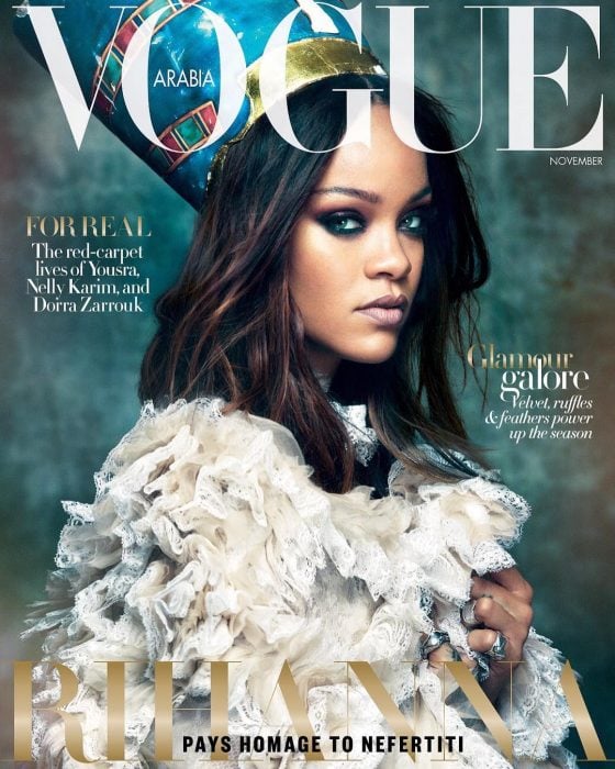 Rihanna apareciendo en la portada de la revista Vogue de Arabia 