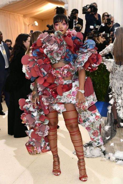 Rihanna durante la gala del met