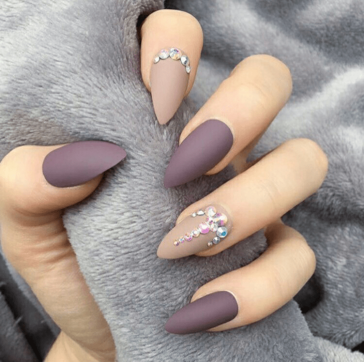 15 Tonos de uñas naturales que te harán lucir muy elegante