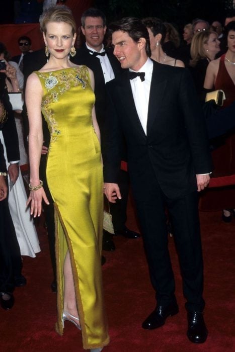 Nicole Kidman usando un vestido amarillo de 2 millones de dólares 