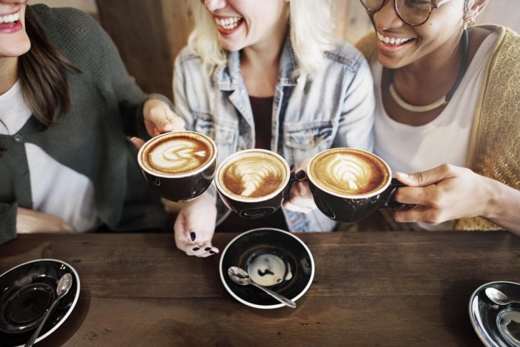 Prefieres un café con las amigas