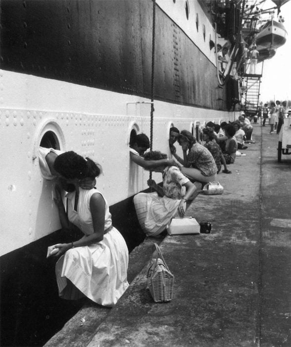 Soldados americanos despidiéndose de sus novias, 1963