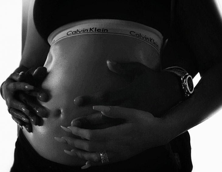 Kloe kardashian anunciando su embarazo 