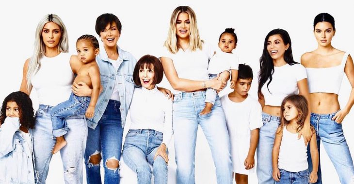 Kylie Jenner no aparece en la última foto navideña de las Kardashians