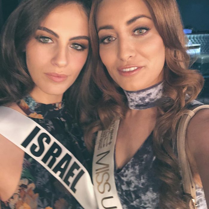 Miss Israel y Miss Irak en una selfie de la paz en Miss Universo 