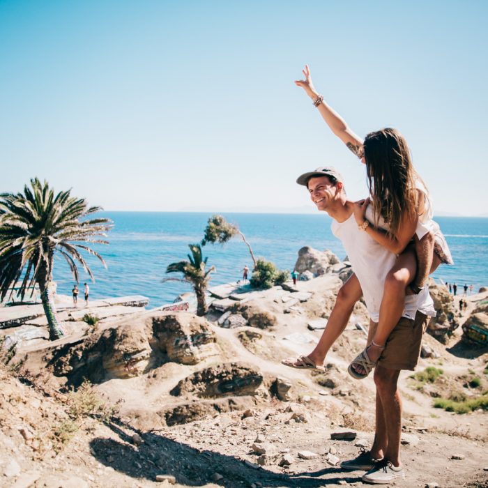 novios en la playa