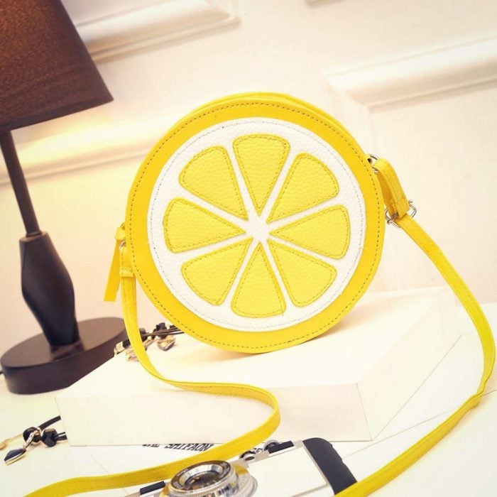 bolso en forma de limón 