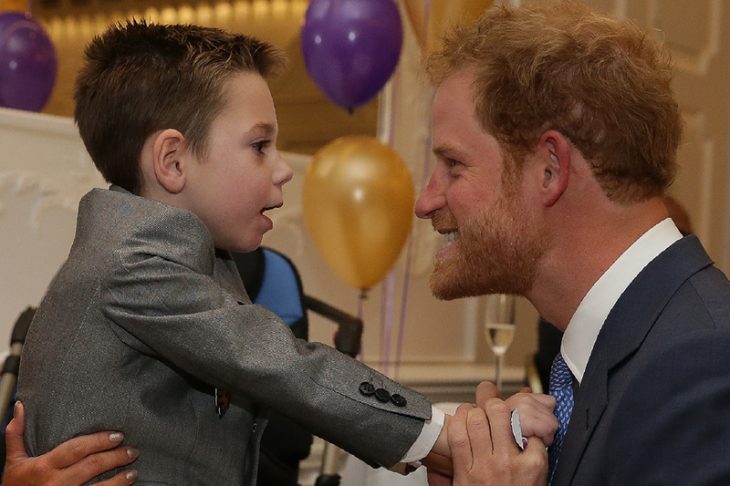 principe harry y ollie carroll