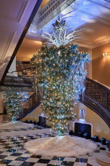árboles de navidad creados por diseñadores de moda famosos 