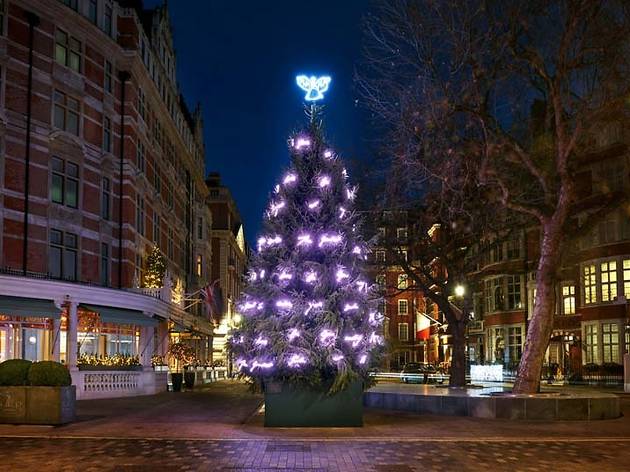 árboles de navidad creados por diseñadores de moda famosos 