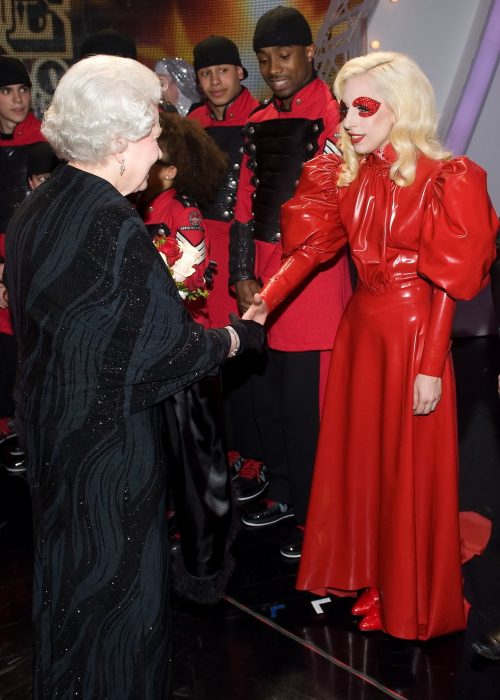 fashion-2015-09-lady-gaga-queen-elizabeth-dec-2009-main