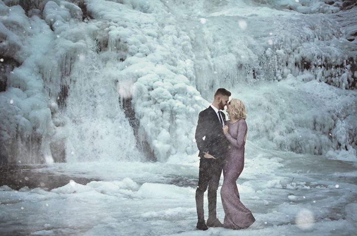 pareja de novios en el hielo 