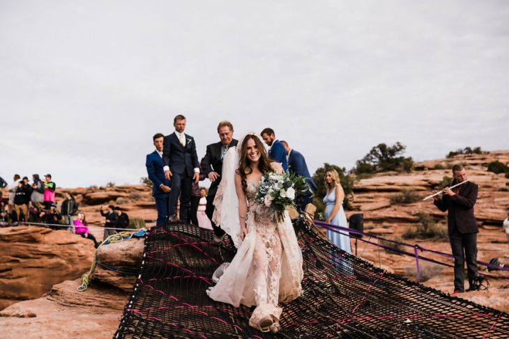 chica con vestido de novia