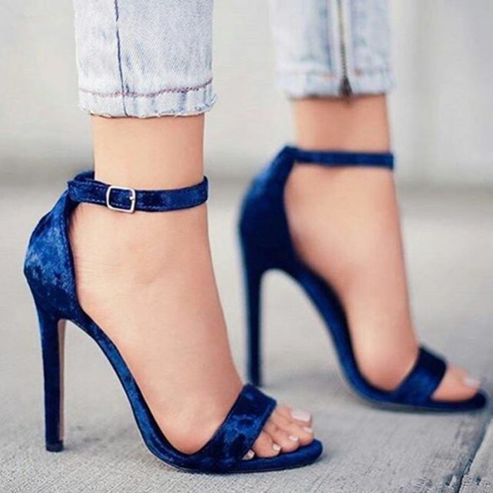 Zapatos en color azul terciopelo 