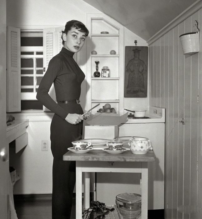 audrey hepburn en la cocina