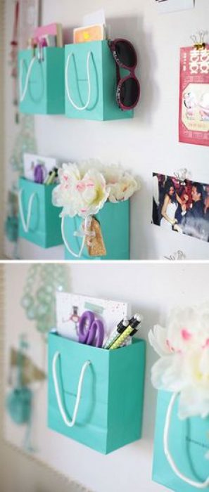 decoración con bolsas y flores