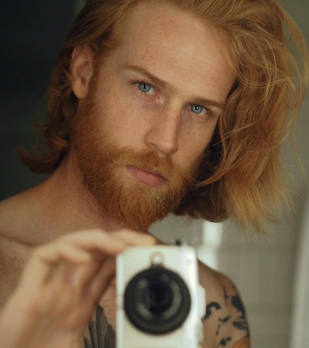 Gwilym Pugh chico pelirrojo guapo