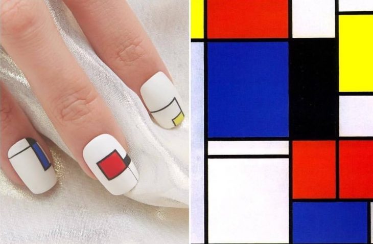 Manicura uñas blancas con cuadros de colores 