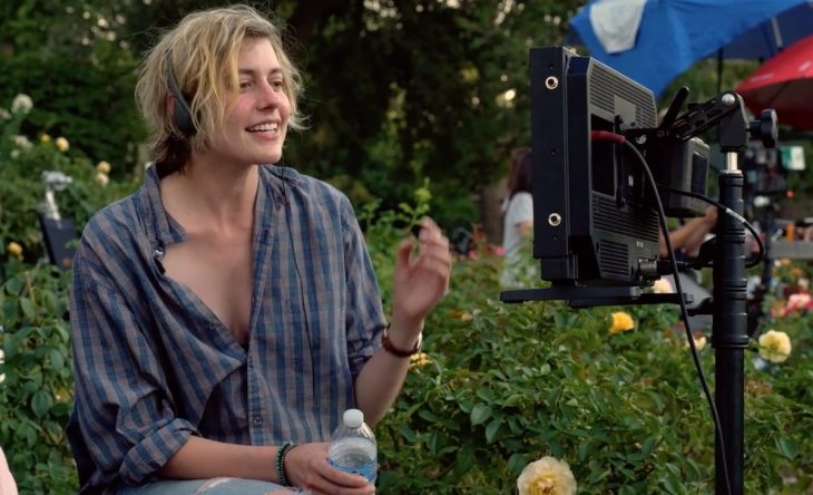 Greta Gerwig dirigiendo una película 