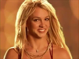 Britney Spears levantando los dedos