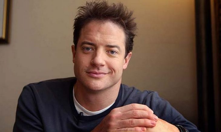 Brendan Fraser chico con ojos de color azul