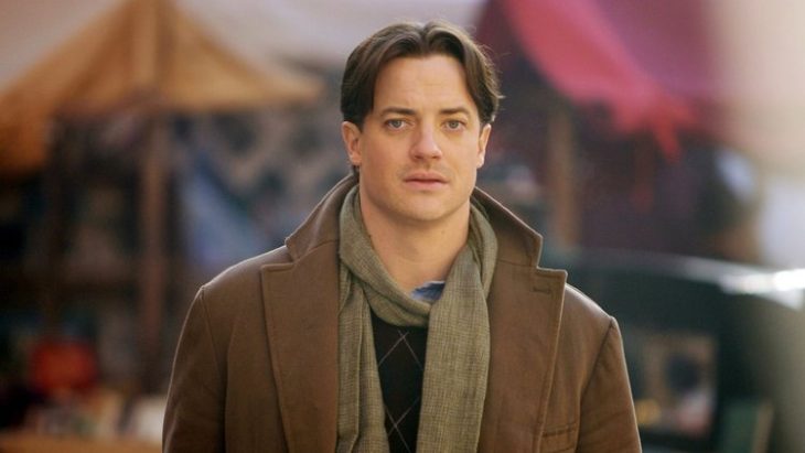 Brendan Fraser chico co bufanda verde