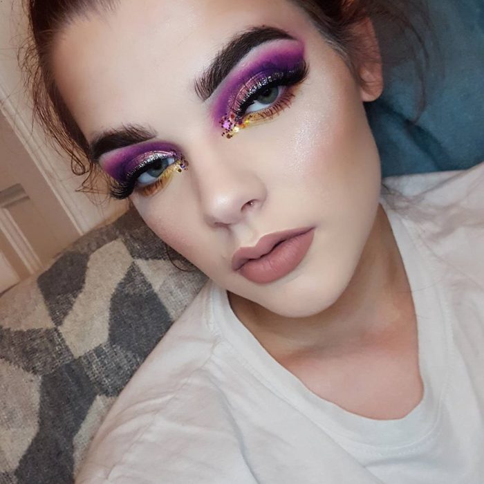 Chica que sufre de eccema y hace tutoriales para Instagram sobre maquillaje 