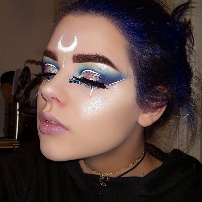 Chica que sufre de eccema y hace tutoriales para Instagram sobre maquillaje 