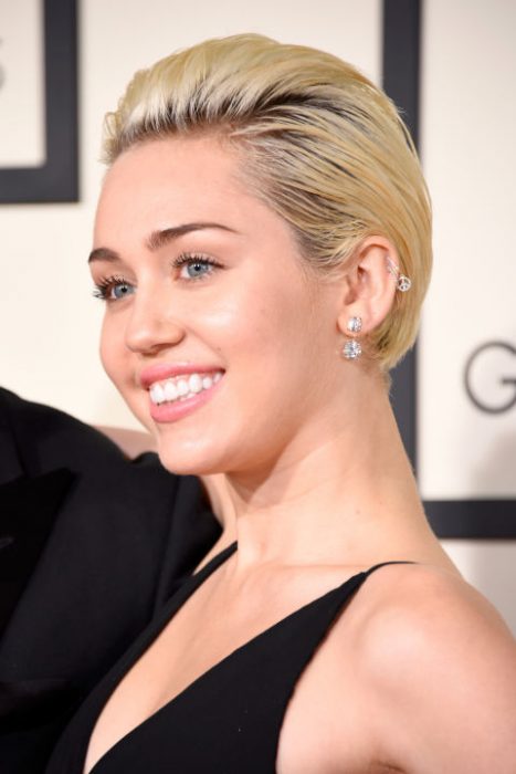 Miley Cyrus usando un cabello pixi 