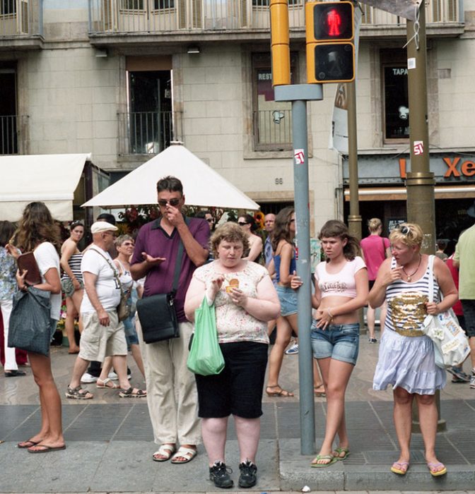 mujeres comiendo helado 