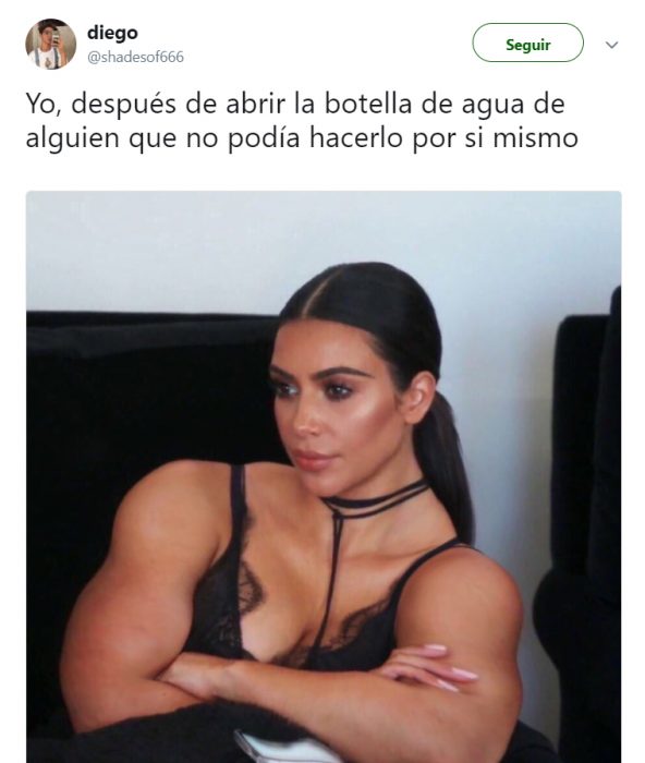 Memes de twitter sobre el rostro de kim kardashian con músculos grandes 