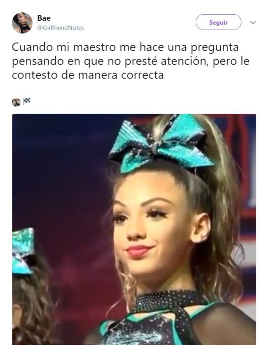 Meme en twitter de chica porrista con rostro engreído