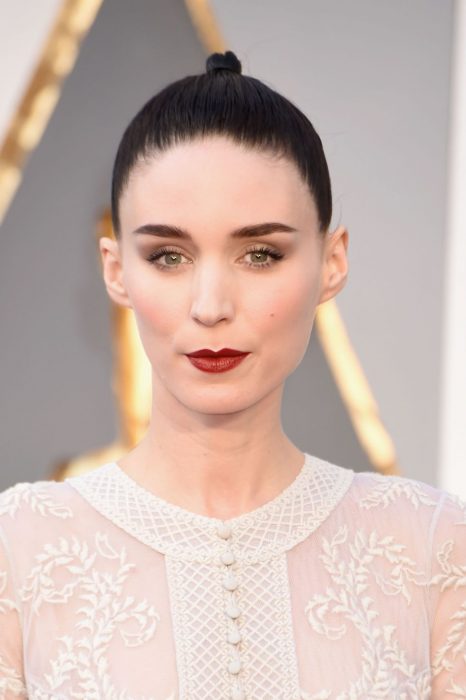 Rooney Mara recogido bien peinado