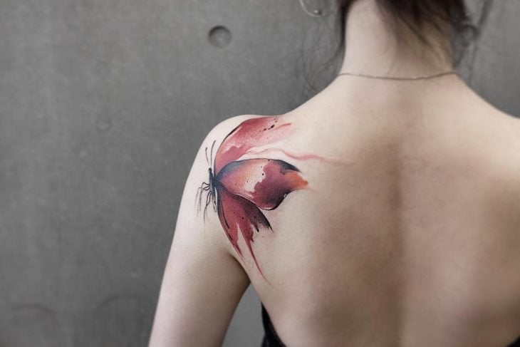 Tatuaje de acuarelas de Chen Ji en forma de una mariposa 
