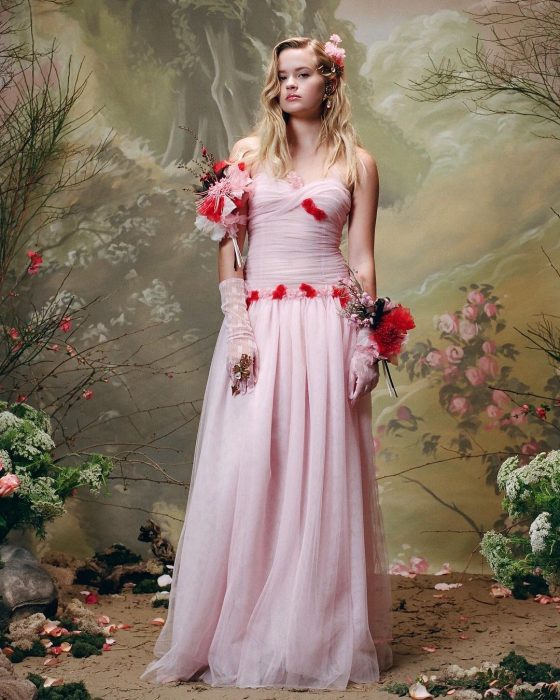 ava phillippe posando para rodarte