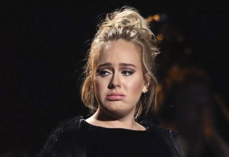 adele llorando